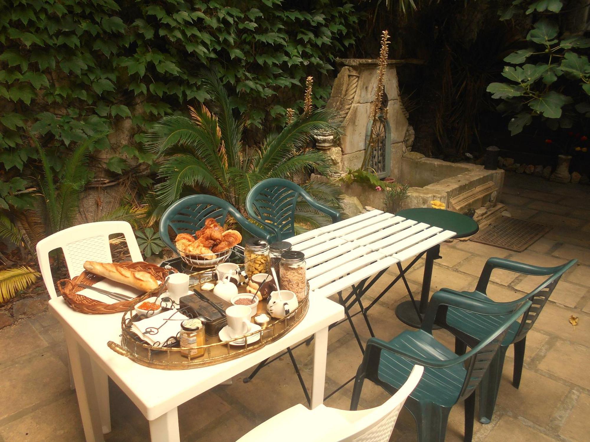 Logis De La Meschaussee, Dans Donjon Du Xie Siecle Canet  외부 사진